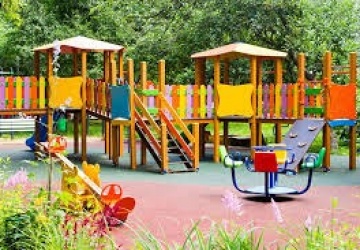 Powiększ obraz: Playground. Zabawa na placu zabaw.